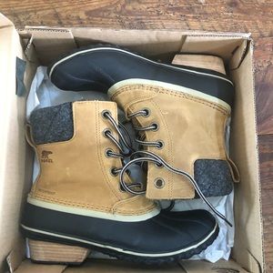 Sorel Slimpack Lace II size 9 black